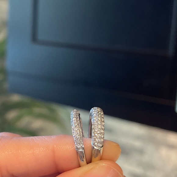 SOLD✨ 18K Diamond Dome Ring - Picture 3 of 4